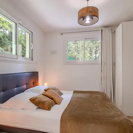 Dans Domaine Avec Piscine Et Clim Appartement *